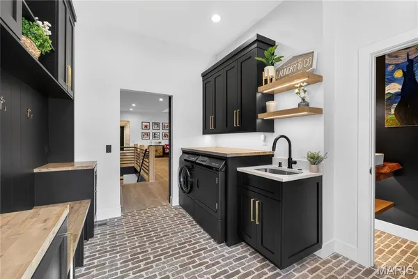 $2,000,000 | 350 Birkhead Road, Winfield, MO 63389