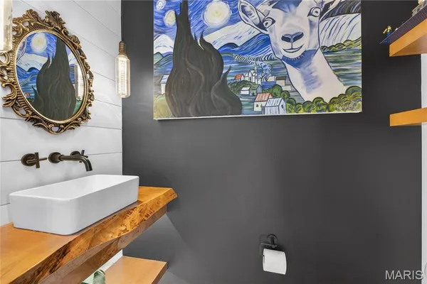 $2,000,000 | 350 Birkhead Road, Winfield, MO 63389