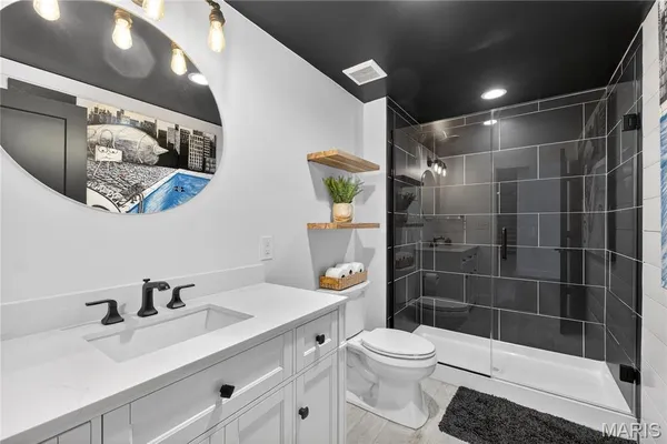 $2,000,000 | 350 Birkhead Road, Winfield, MO 63389