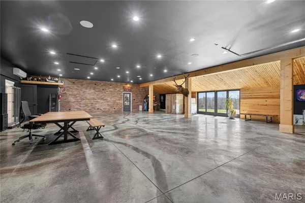 $2,000,000 | 350 Birkhead Road, Winfield, MO 63389