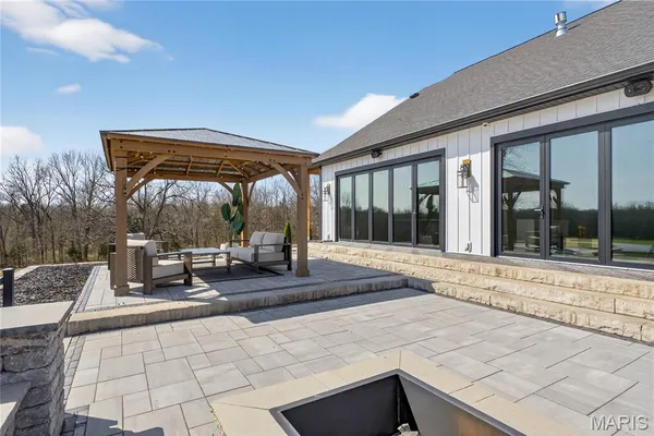 $2,000,000 | 350 Birkhead Road, Winfield, MO 63389