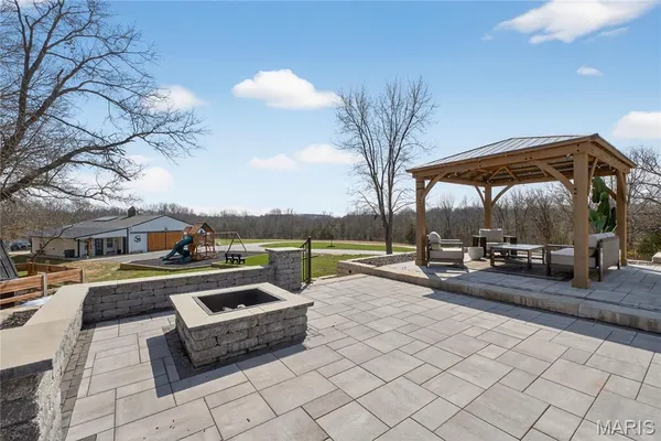 $2,000,000 | 350 Birkhead Road, Winfield, MO 63389