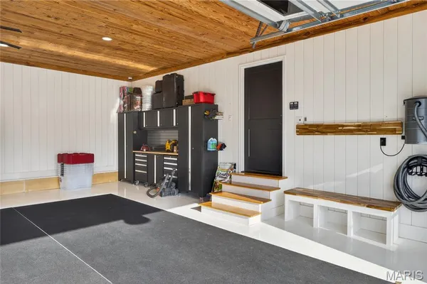 $2,000,000 | 350 Birkhead Road, Winfield, MO 63389