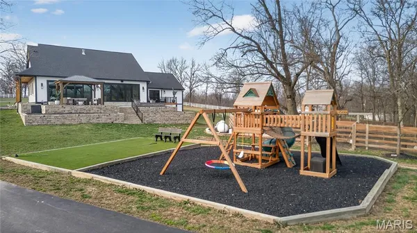 $2,000,000 | 350 Birkhead Road, Winfield, MO 63389