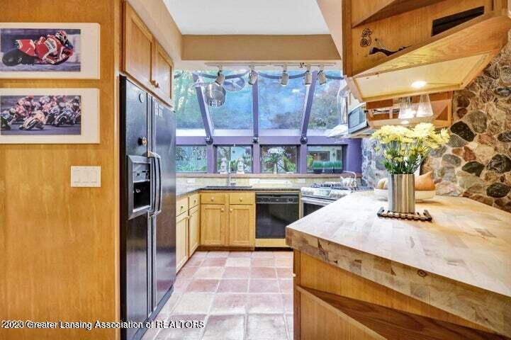 910 Jolly Road Okemos, MI 48864 - Photo 7 of 62 20220719195528168816000000-o