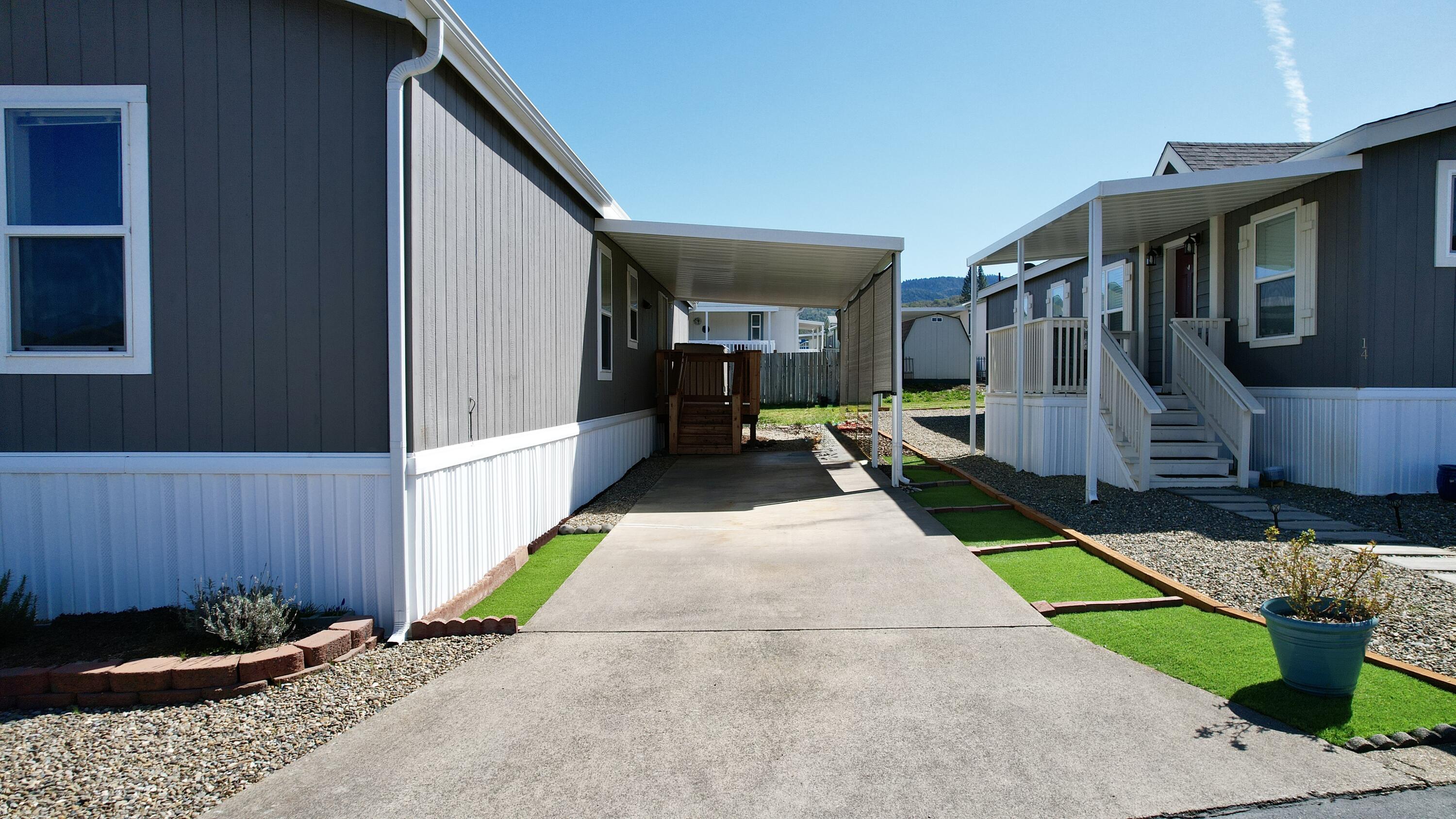 8401 Old Stage Road, Unit 13 Central Point, OR 97502 - Photo 20 of 63 Carport