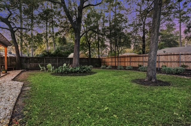 6022 Woodbrook Lane Houston, TX 77008 - Photo 20 of 20 a view of a backyard with large trees
