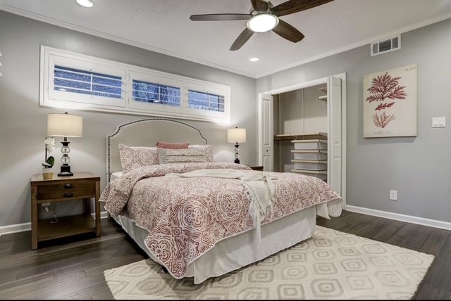 6022 Woodbrook Lane Houston, TX 77008 - Photo 8 of 20 a bedroom with a bed and a chandelier