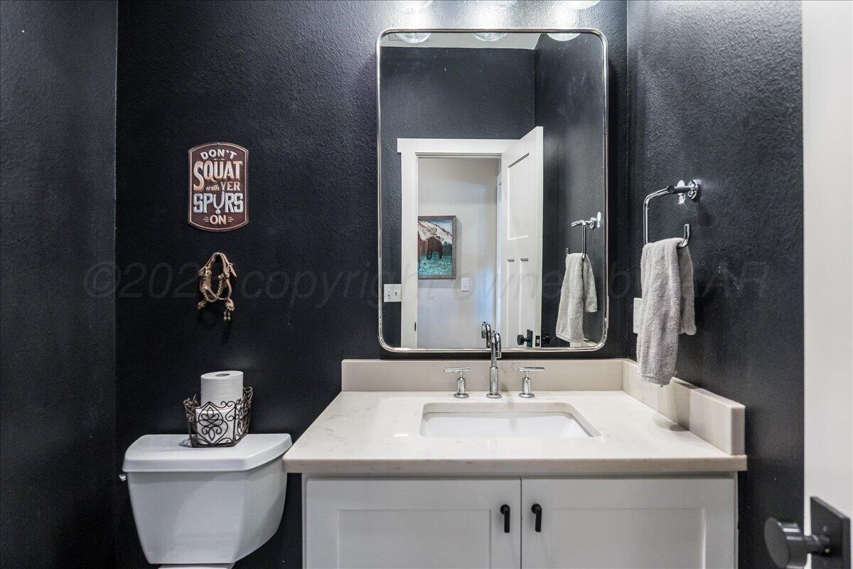 9800 Help Lane Amarillo, TX 79119 - Photo 18 of 44 Powder Room