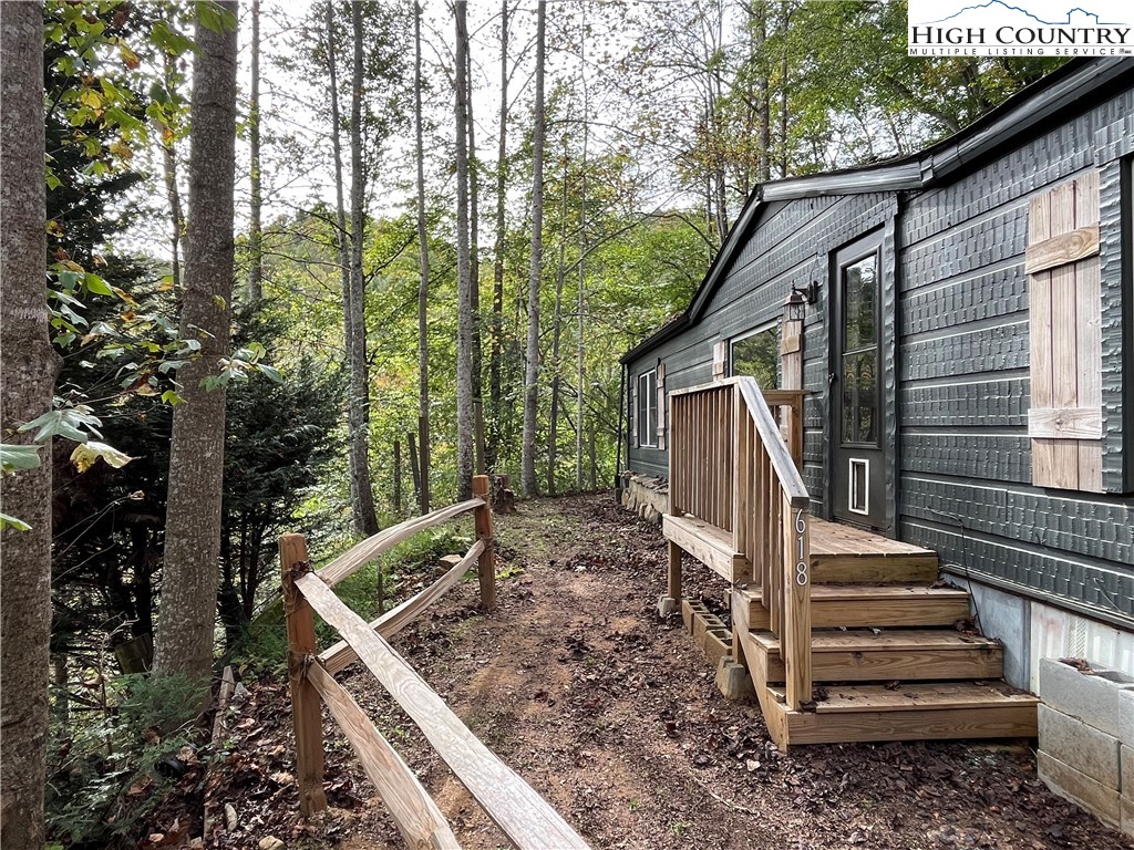 a view of a house with backyard and trees