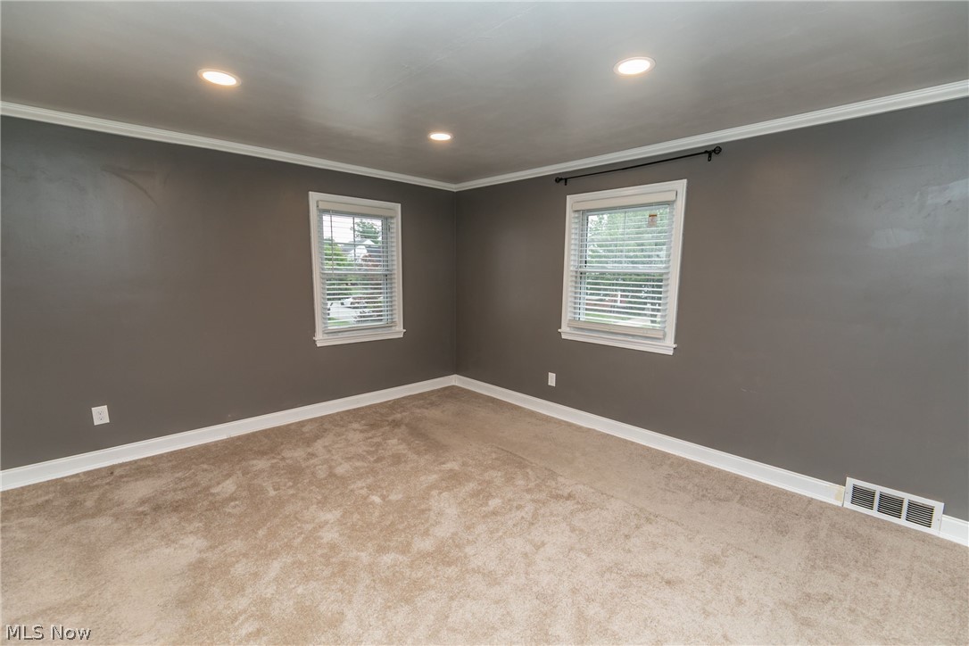 4113 Stilmore Road Cleveland, OH 44121 - Photo 17 of 35