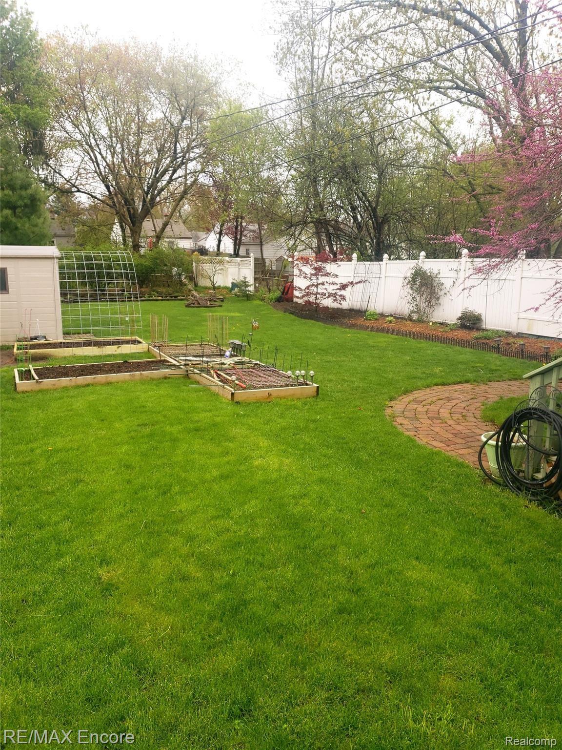 219 West Rutgers Avenue Pontiac, MI 48340 - Photo 27 of 28 25.jpg