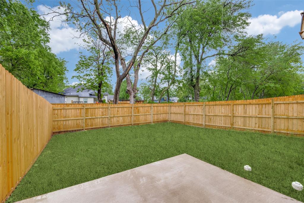 412 East 7th Street, Unit 2 Bonham, TX 75418 - Photo 11 of 12 a view of a backyard