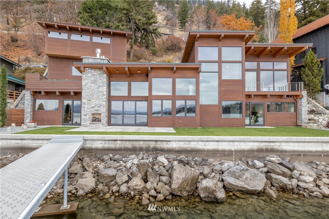 10072 South Lakeshore Road Chelan, WA 98816 - Photo 1 of 11 Gallery Image 1