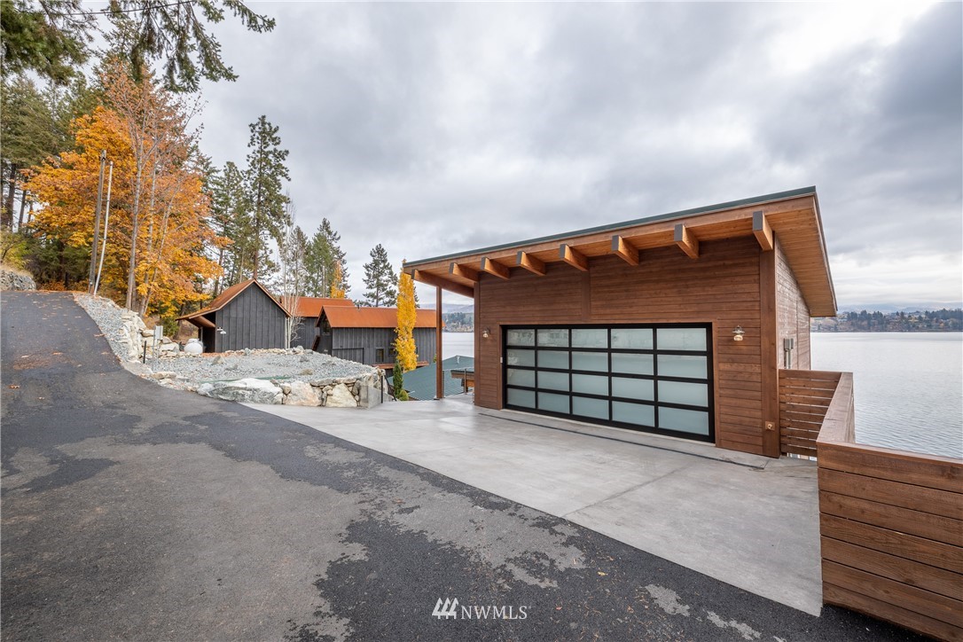 10072 South Lakeshore Road Chelan, WA 98816 - Photo 2 of 11 Gallery Image 2