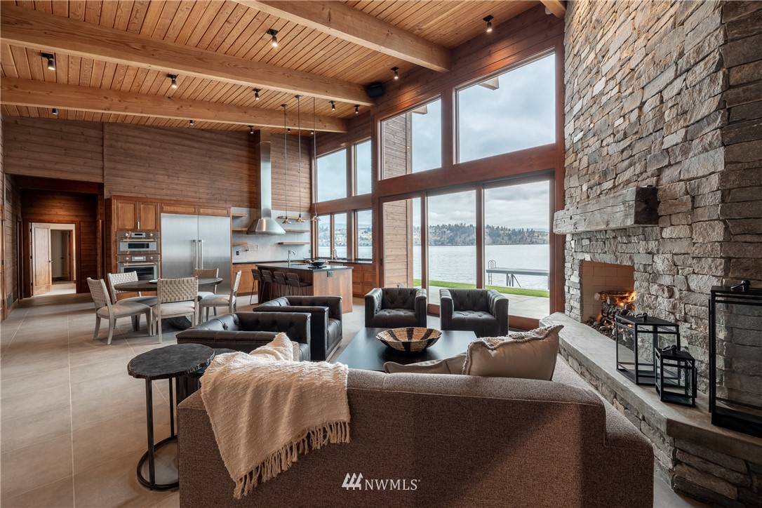 10072 South Lakeshore Road Chelan, WA 98816 - Photo 3 of 11 Gallery Image 3