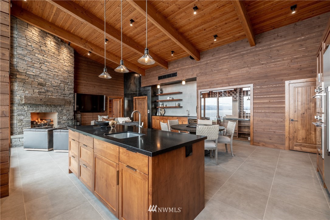 10072 South Lakeshore Road Chelan, WA 98816 - Photo 5 of 11 Gallery Image 5