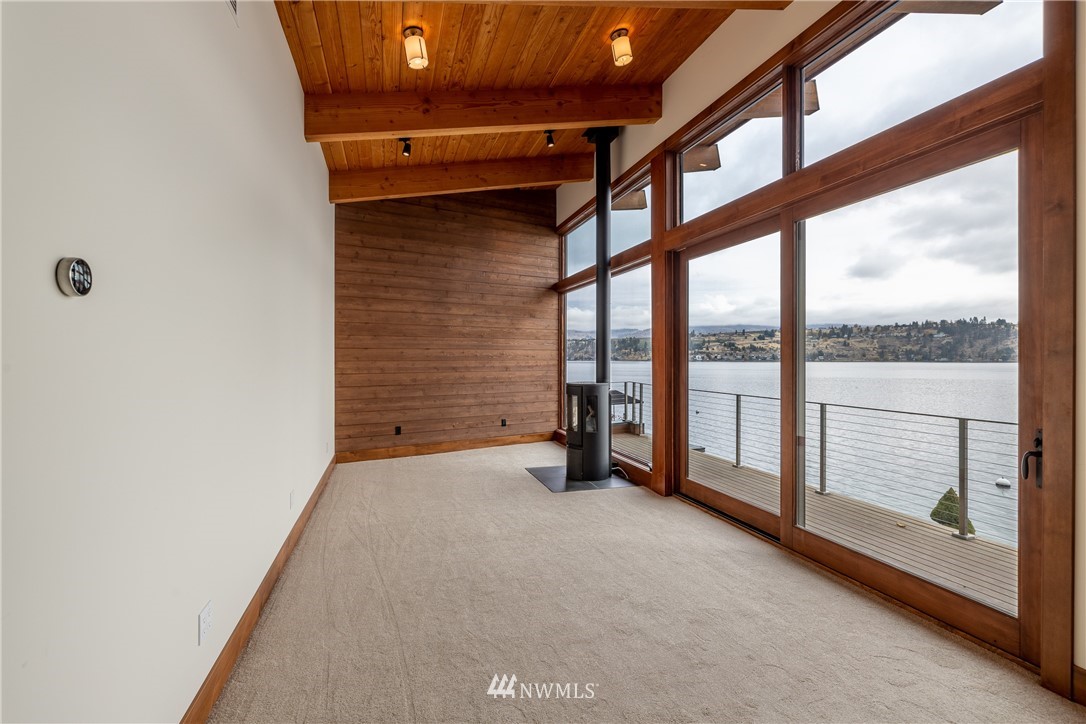 10072 South Lakeshore Road Chelan, WA 98816 - Photo 9 of 11 Gallery Image 9
