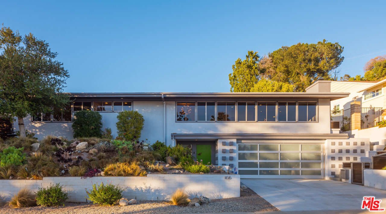 105 West Kenneth Road Glendale, CA 91202 - Photo 2 of 30