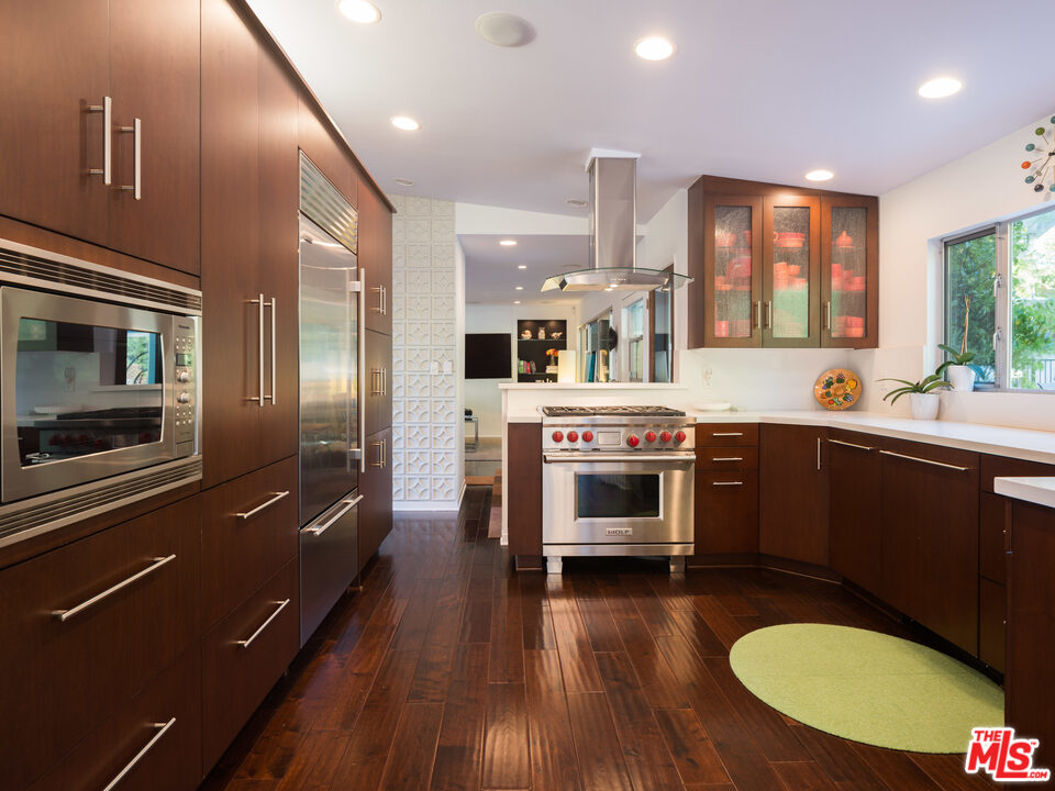 105 West Kenneth Road Glendale, CA 91202 - Photo 11 of 30