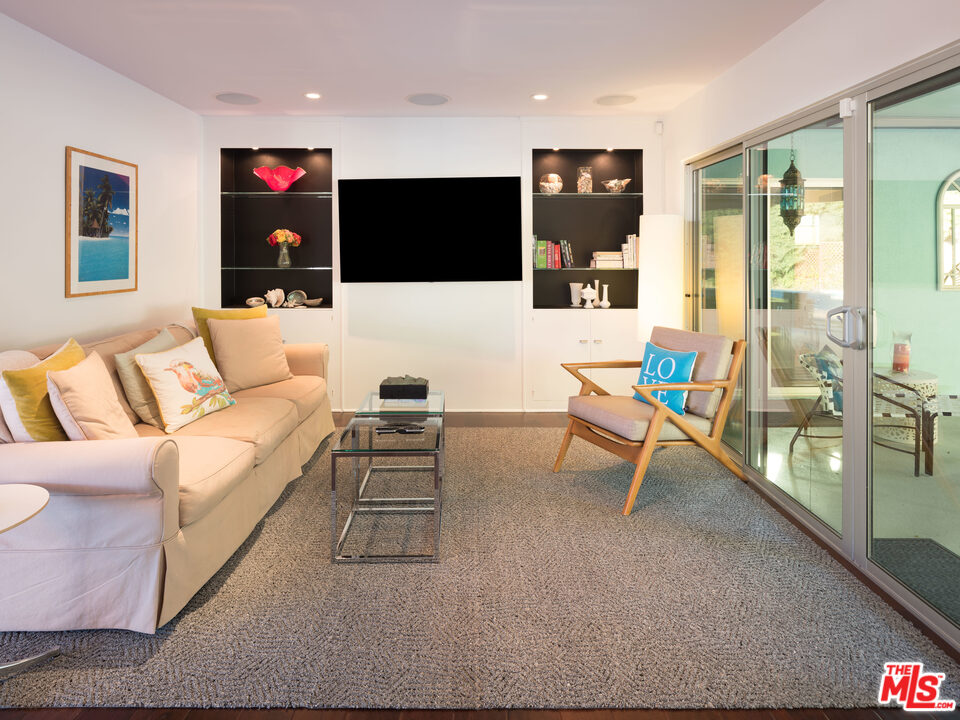 105 West Kenneth Road Glendale, CA 91202 - Photo 14 of 30