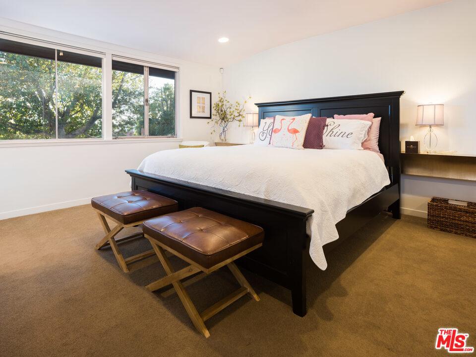 105 West Kenneth Road Glendale, CA 91202 - Photo 16 of 30