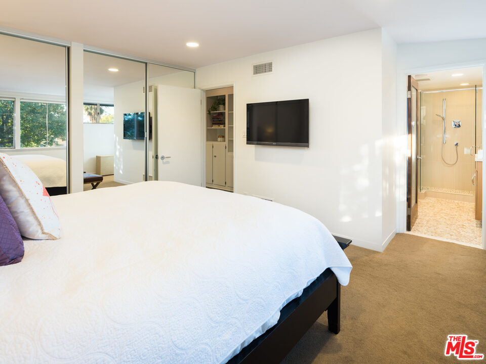 105 West Kenneth Road Glendale, CA 91202 - Photo 18 of 30