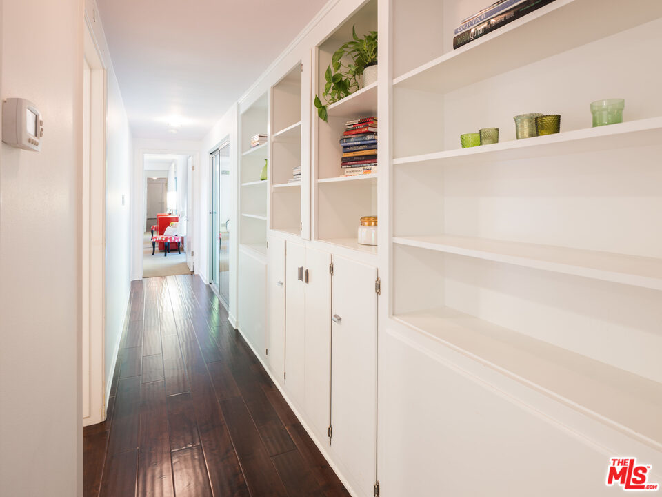 105 West Kenneth Road Glendale, CA 91202 - Photo 20 of 30