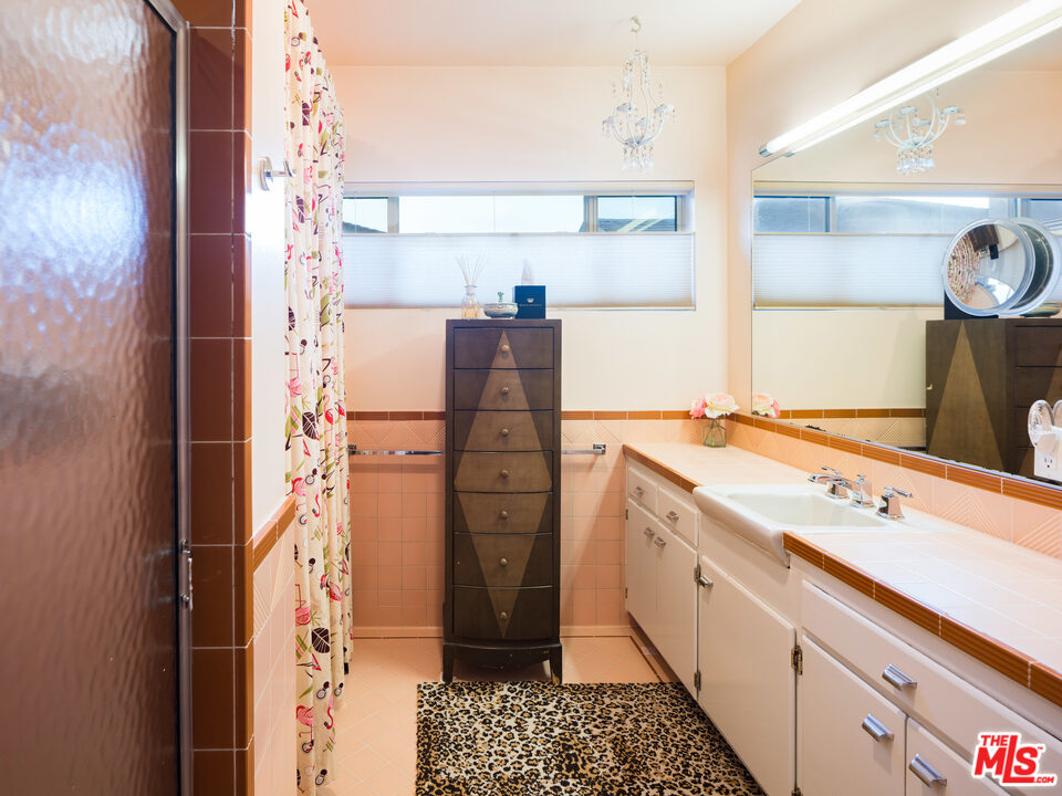 105 West Kenneth Road Glendale, CA 91202 - Photo 22 of 30