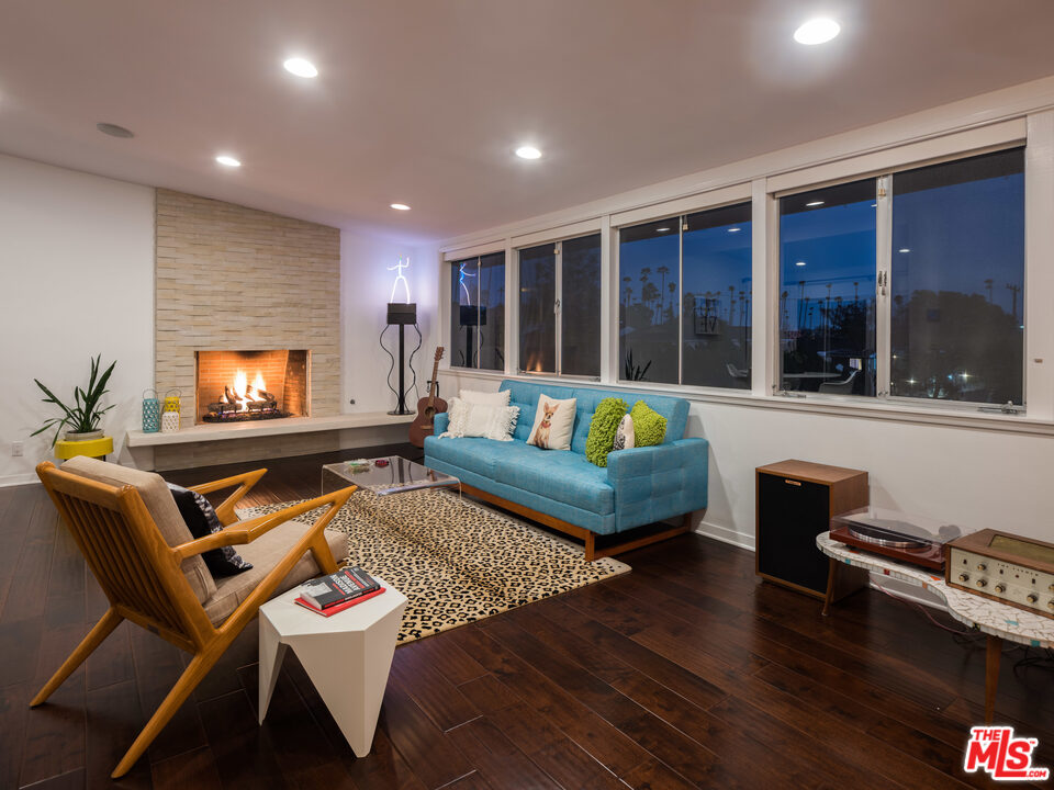 105 West Kenneth Road Glendale, CA 91202 - Photo 26 of 30