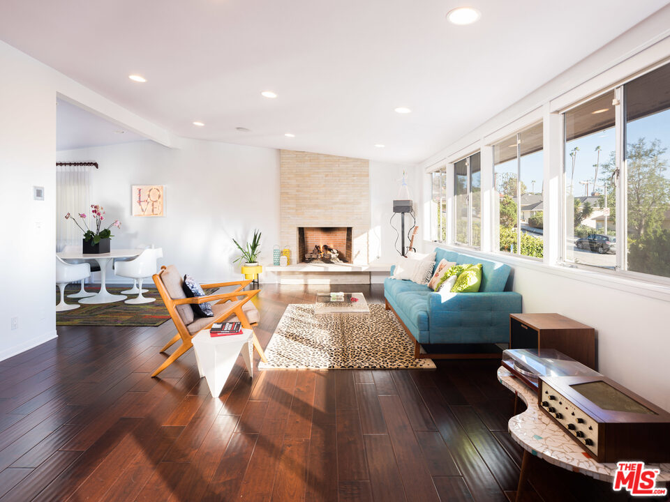 105 West Kenneth Road Glendale, CA 91202 - Photo 5 of 30