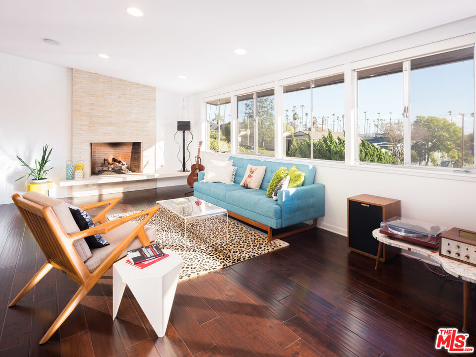 105 West Kenneth Road Glendale, CA 91202 - Photo 6 of 30