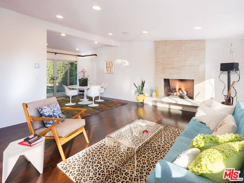 105 West Kenneth Road Glendale, CA 91202 - Photo 7 of 30