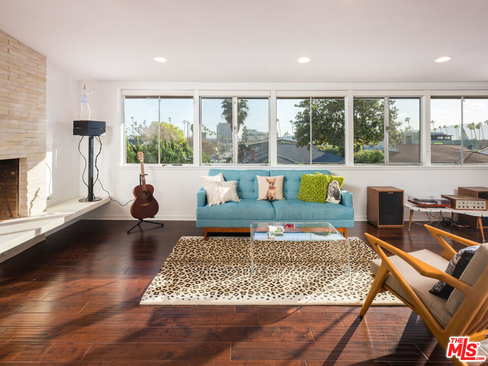 105 West Kenneth Road Glendale, CA 91202 - Photo 8 of 30