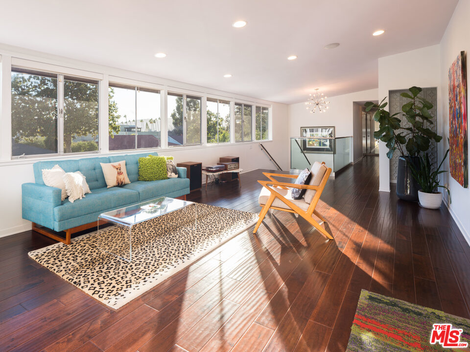 105 West Kenneth Road Glendale, CA 91202 - Photo 9 of 30