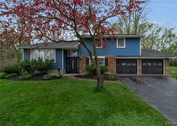 $275,000 | 4856 Middleton Drive, Lockport Town, NY 14094