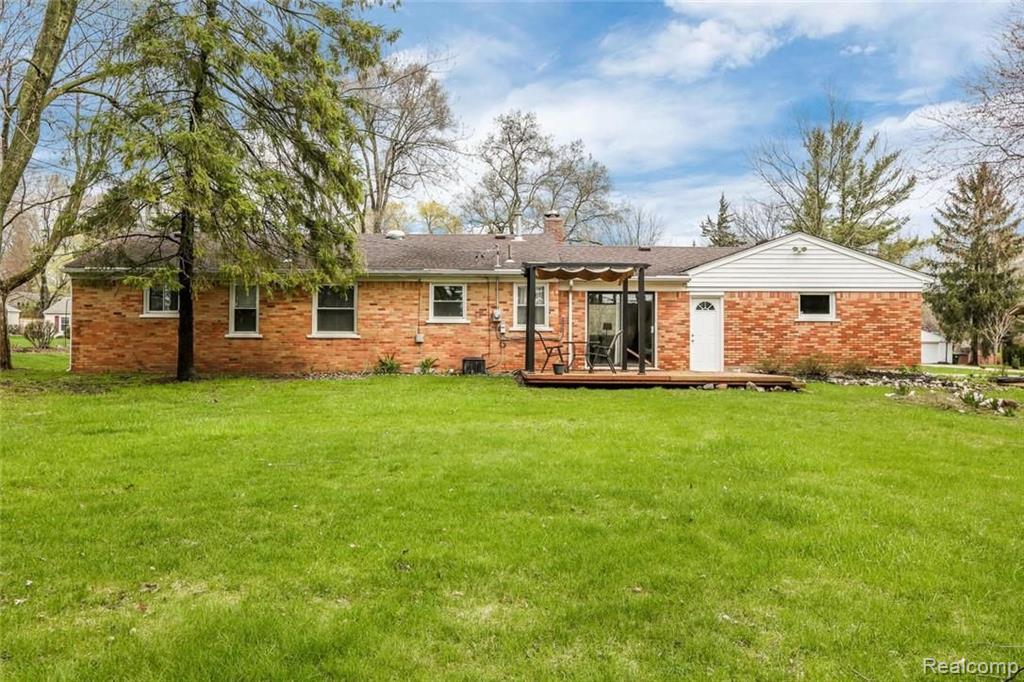 311 Maplehill Road Rochester Hills, MI 48306 - Photo 7 of 26