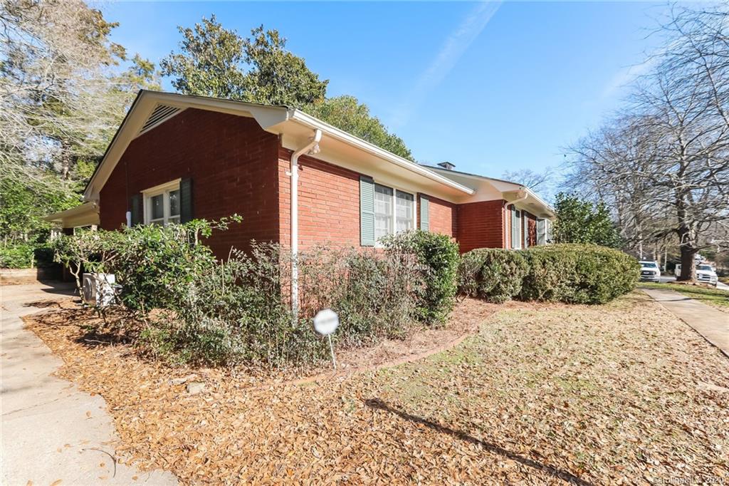 5913 Sharon View Road, Unit 18 Charlotte, NC 28226 - Photo 2 of 15 Gallery Image 2