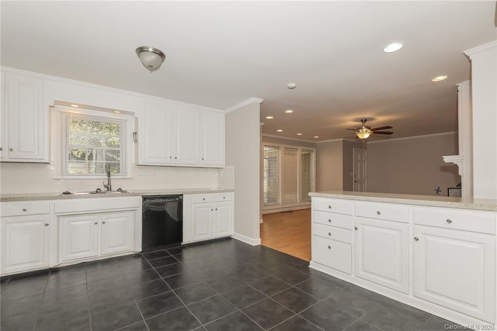5913 Sharon View Road, Unit 18 Charlotte, NC 28226 - Photo 6 of 15 Gallery Image 6