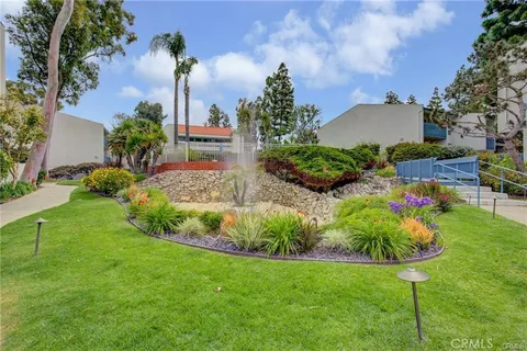 $3,650 | 824 Camino Real, Unit 204, Redondo Beach, CA 90277