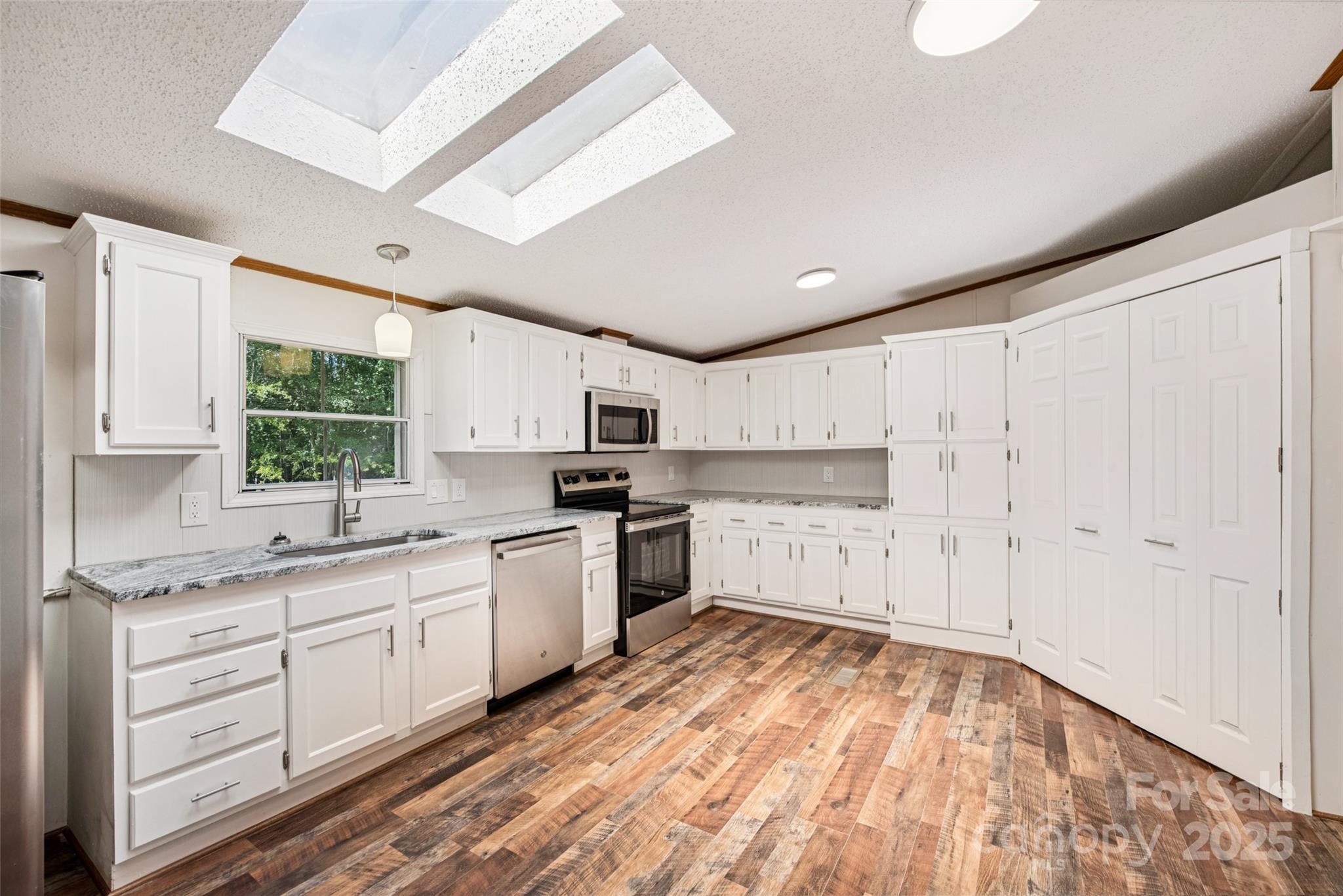 208 Davidson Ridge Road York, SC 29745 - Photo 9 of 40 Gallery Image 9