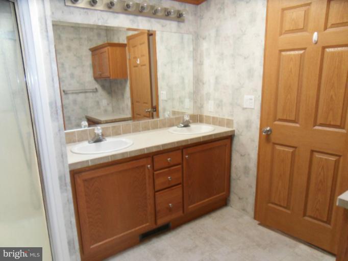 6003 Corey Way Hurlock, MD 21643 - Photo 11 of 27 Bath (Master)