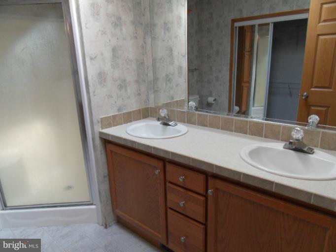 6003 Corey Way Hurlock, MD 21643 - Photo 12 of 27 Bath (Master)