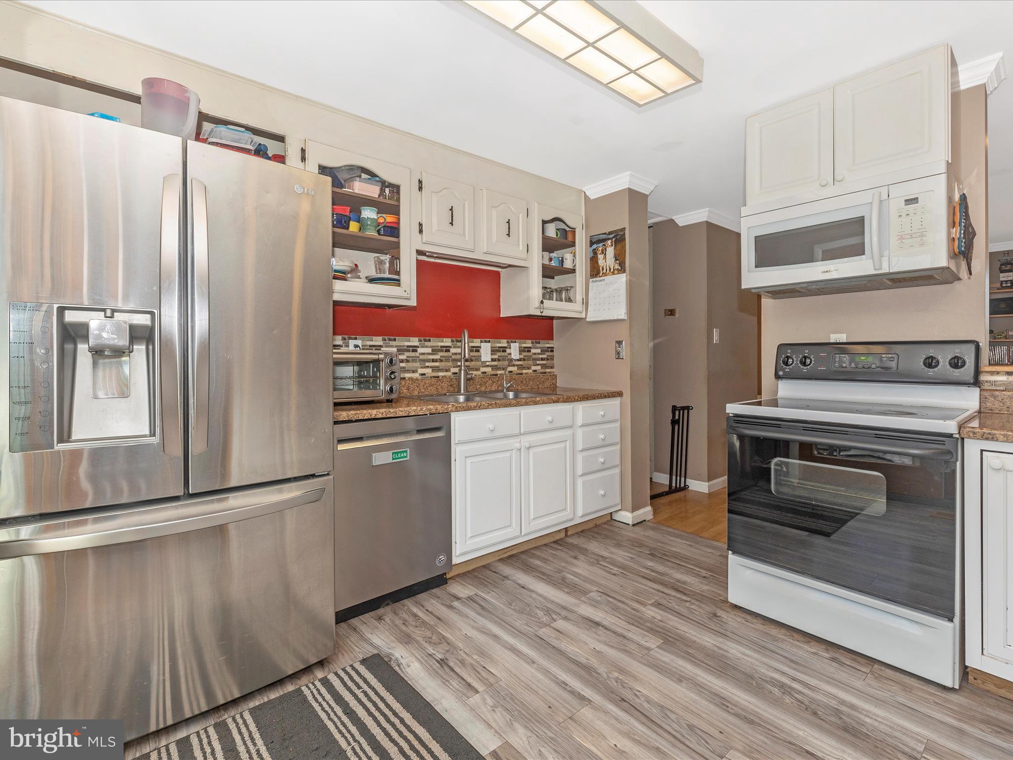 19017 Wootton Avenue Poolesville, MD 20837 - Photo 16 of 46 Kitchen