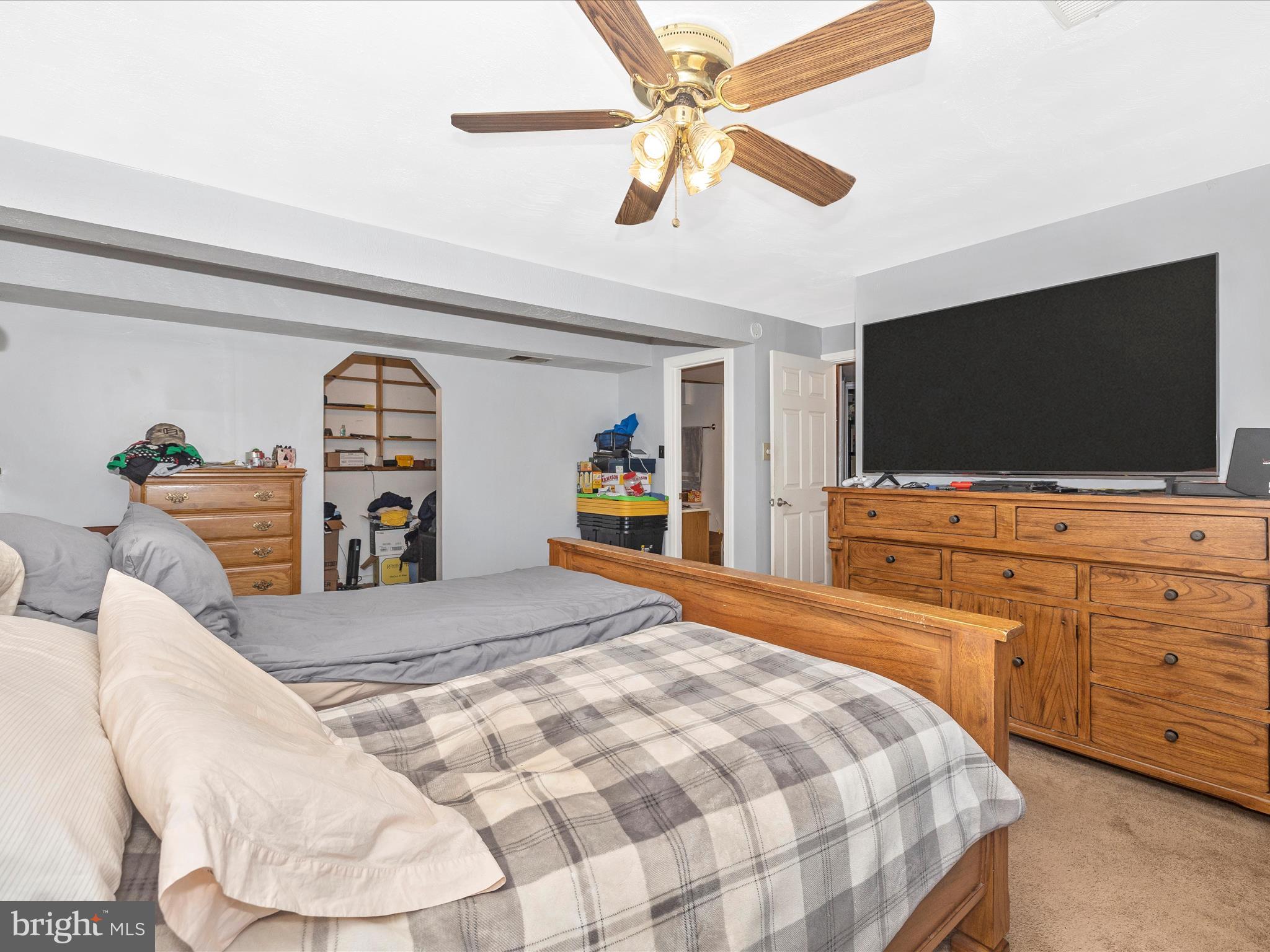 19017 Wootton Avenue Poolesville, MD 20837 - Photo 22 of 46 Primary Bedroom