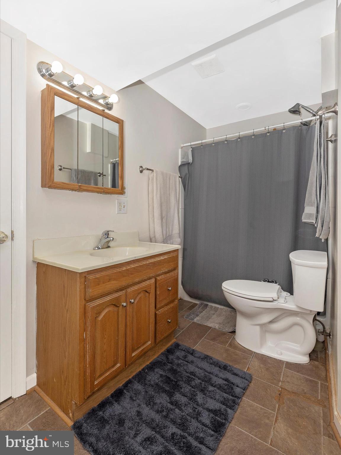 19017 Wootton Avenue Poolesville, MD 20837 - Photo 25 of 46 Primary Bathroom