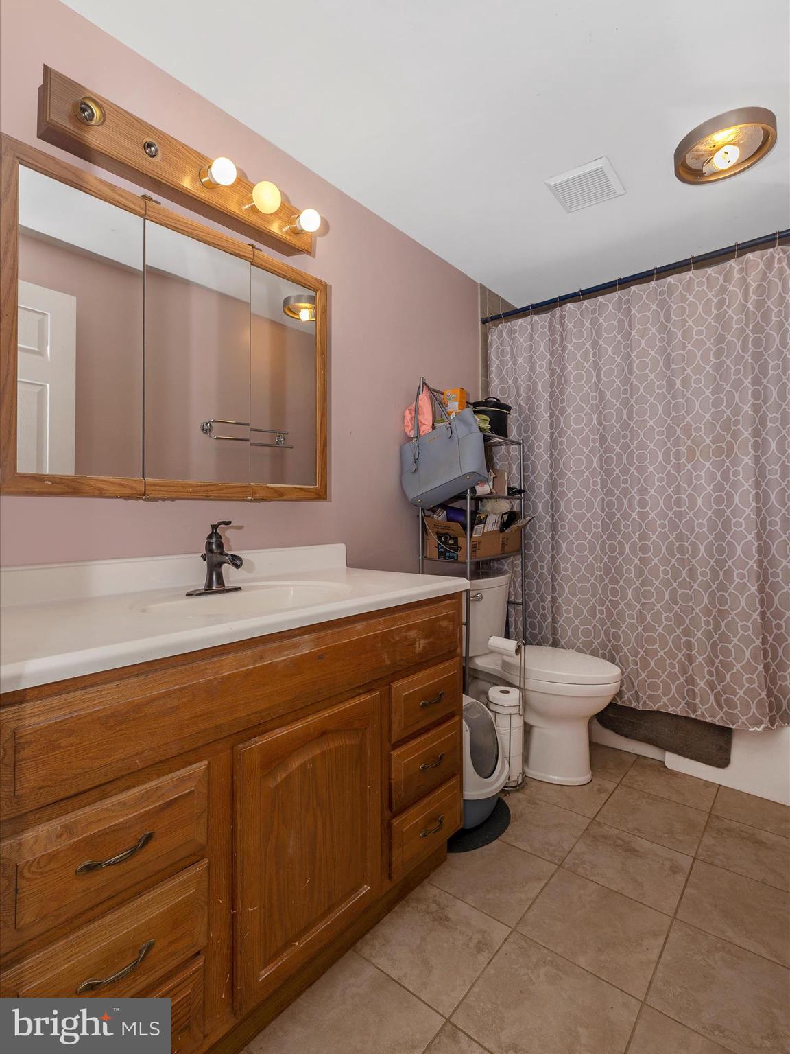19017 Wootton Avenue Poolesville, MD 20837 - Photo 29 of 46 Bathroom 2