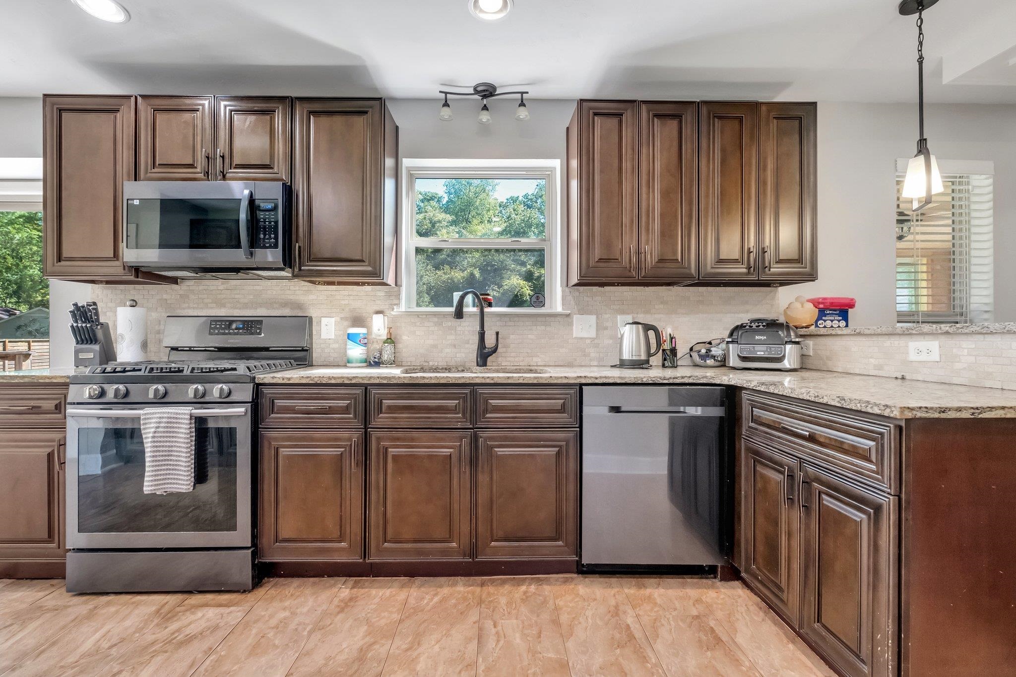 624 Litchfield Road Tallahassee, FL 32312 - Photo 3 of 25 Gallery Image 3