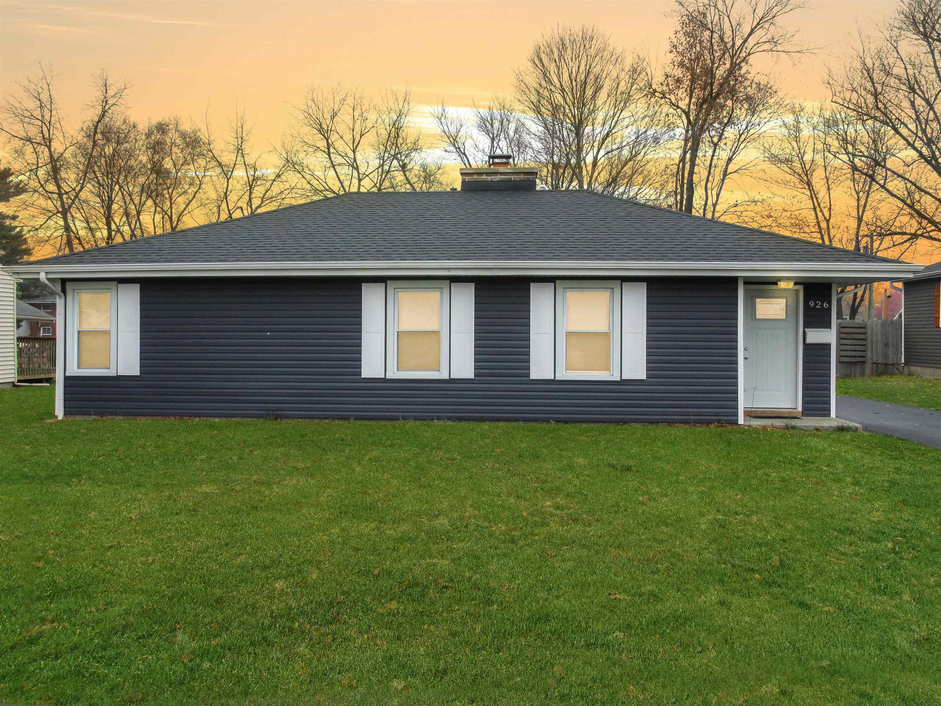 926 West 2nd Street Byron, IL 61010 - Photo 1 of 20 a front view of a house with a yard