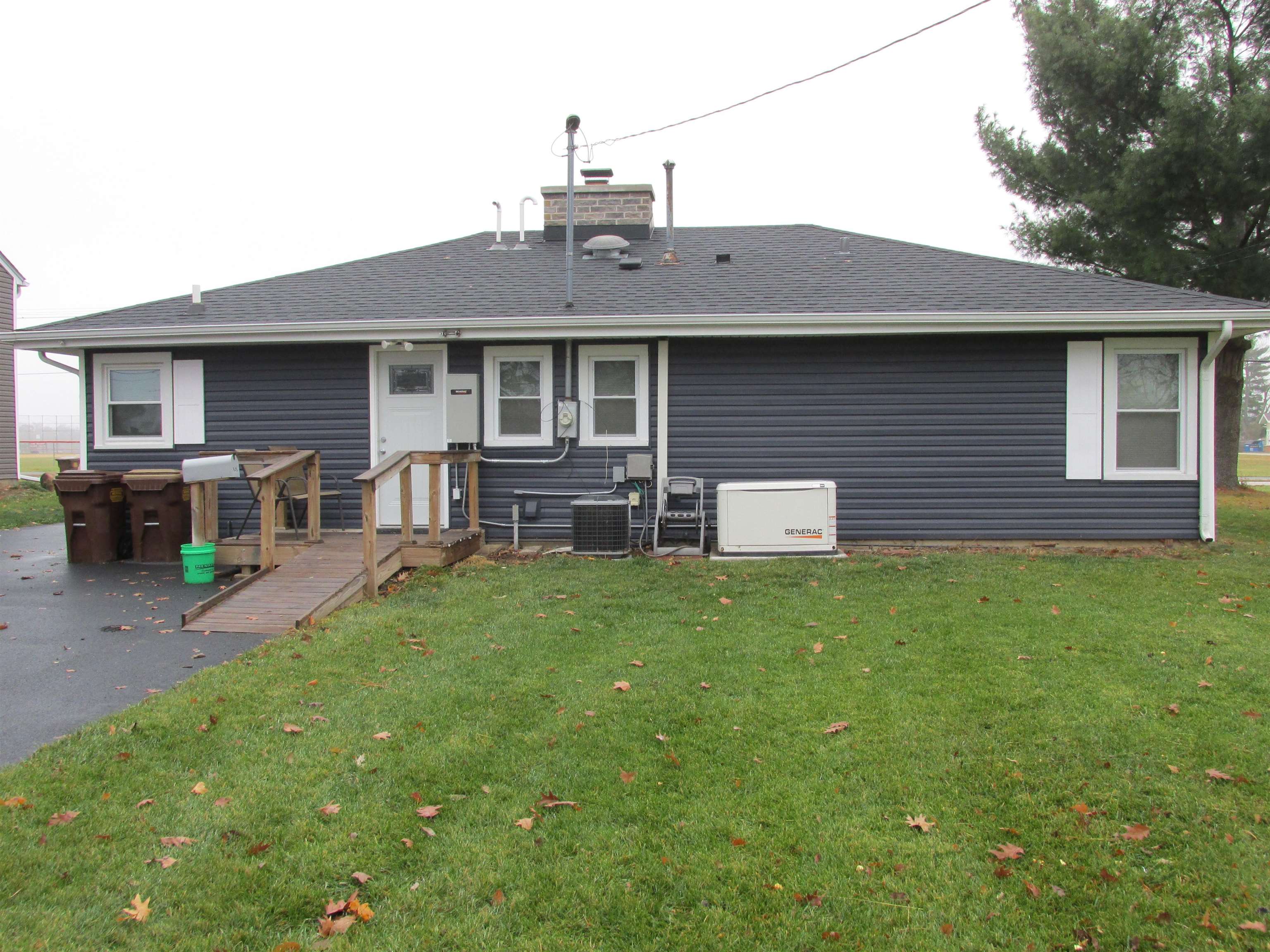 926 West 2nd Street Byron, IL 61010 - Photo 16 of 20 a front view of a house with garden